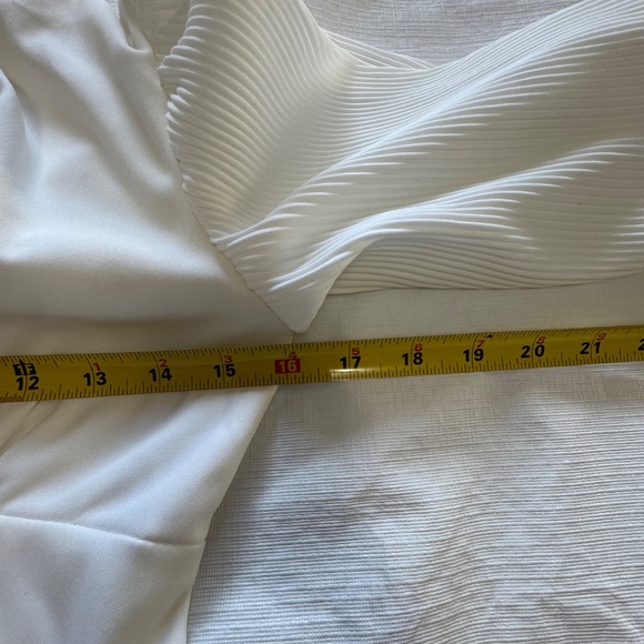 Chic Ivory Wedding Gown with Long Sleeves - Picture 10 of 12